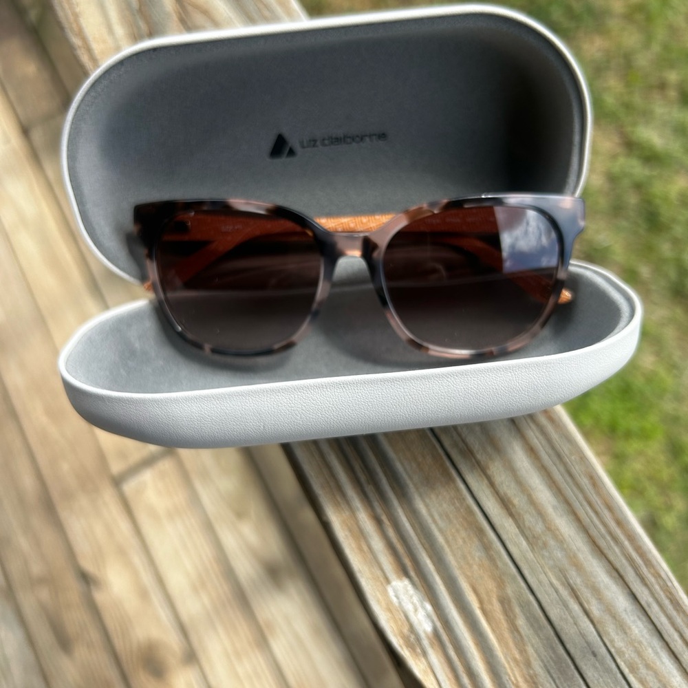 Liz Claiborne Brown Tortoiseshell Sunglasses with Gradient Lenses